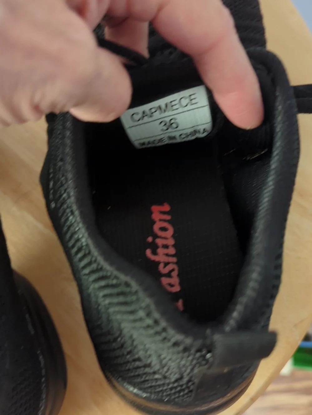 LAST CHANCE-MAKE OFFER Women’s Black Knit Lace-Up Athletic Split Sole Sneakers